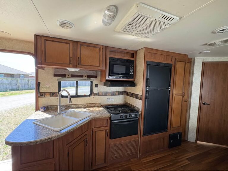 Used 2014 Gulf Stream RV Conquest 278DDS  dealership special - gallery image 9 featured at Glenpool Camper Sales Tulsa Oklahoma