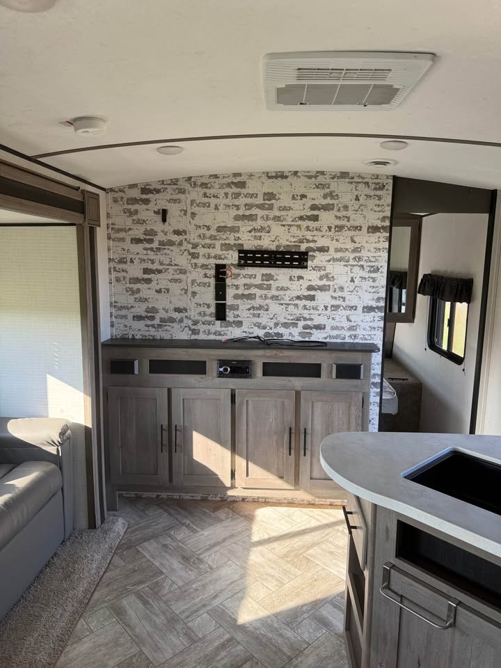 Used 2020 Keystone Springdale 303BH dealership special - gallery image 9 featured at Glenpool Camper Sales Glenpool OK