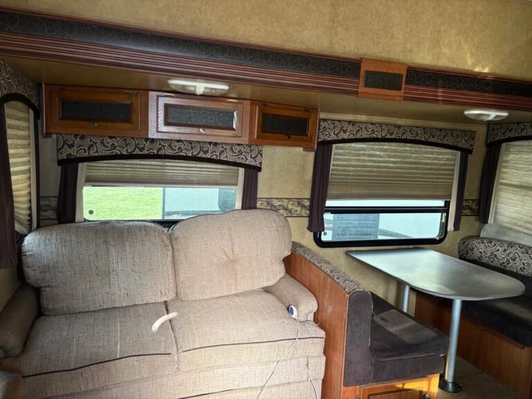 Used 2012 Jayco Eagle RLS dealer inventory - gallery image 7 stocked at Glenpool Camper Sales Tulsa area