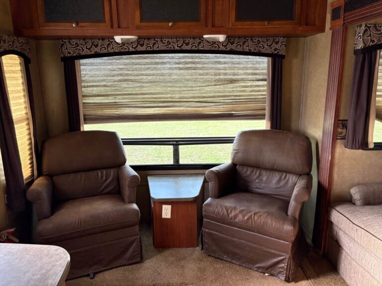 Used 2012 Jayco Eagle RLS dealership special - gallery image 9 featured at Glenpool Camper Sales Tulsa area