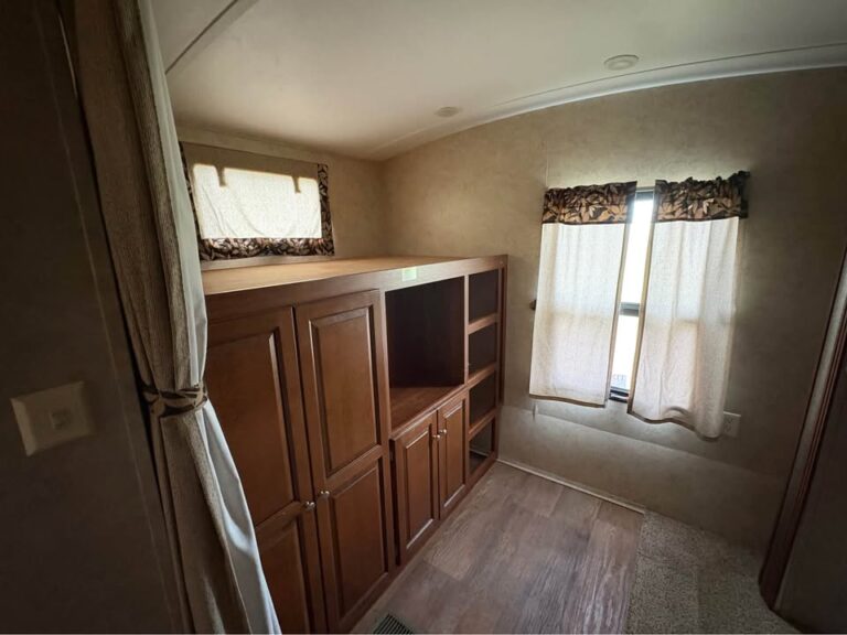 Oklahoma Used 2014 Keystone Premier 31BHPR dealership quality - gallery image 14 showcased in Glenpool Camper Sales near Tulsa