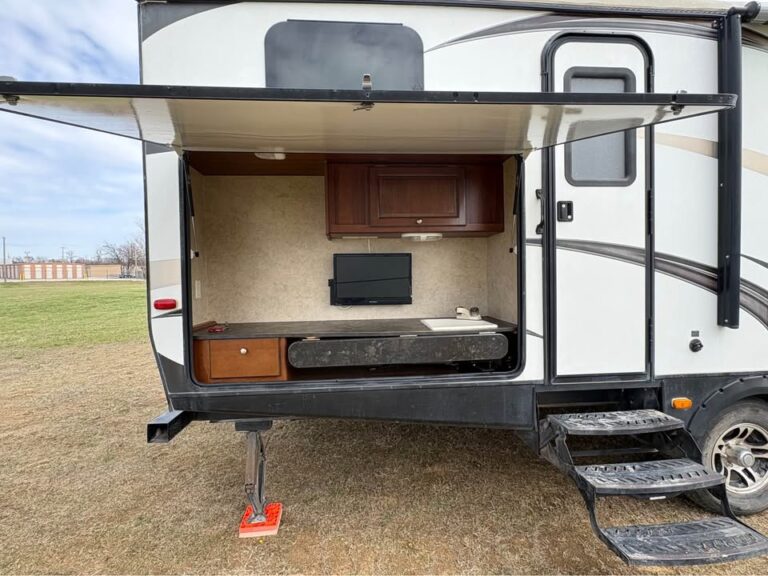 pristine Used 2014 Keystone Premier 31BHPR ready for delivery - gallery image 6 from Glenpool Camper Sales near Tulsa