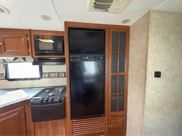 well-maintained Used 2014 Keystone Premier 31BHPR priced to sell - gallery image 8 offered by Glenpool Camper Sales near Tulsa