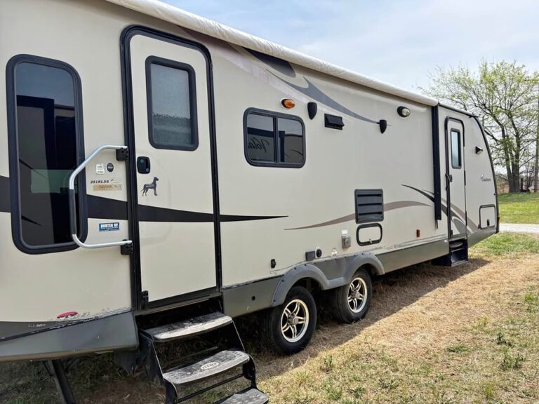 Used 2014 Coachmen RV Freedom Express 281 RLDS for sale - well-maintained RV at Glenpool Camper Sales Oklahoma dealership