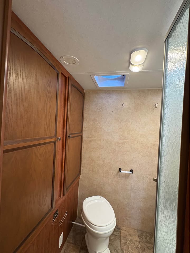 affordable Used 2012 Jayco White Hawk 26 DSRB  move-in ready - gallery image 10 showcased at Glenpool Camper Sales Oklahoma dealership