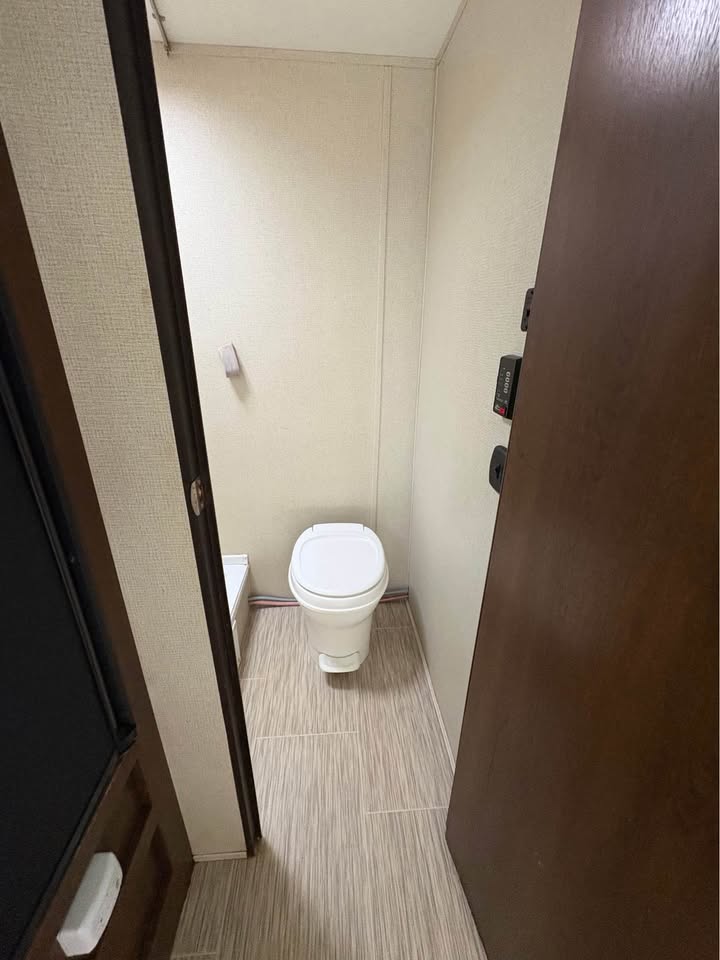 affordable Used 2019 Prime Time RV Navi 17BHS move-in ready - gallery image 10 showcased at Glenpool Camper Sales Glenpool OK