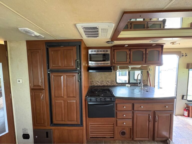 Used 2014 Coachmen RV Freedom Express 281 RLDS Oklahoma dealer special - gallery image 11 available in Glenpool Camper Sales Oklahoma dealership