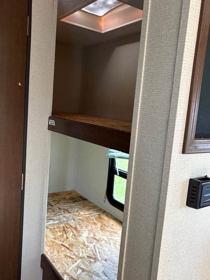 Used 2019 Prime Time RV Navi 17BHS Oklahoma dealer special - gallery image 11 available in Glenpool Camper Sales Glenpool OK