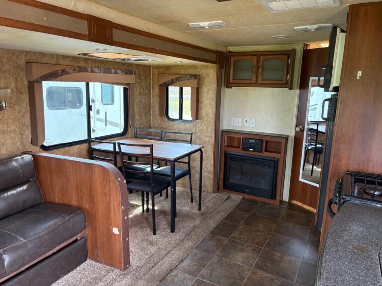 Tulsa area Used 2014 Coachmen RV Freedom Express 281 RLDS for sale - gallery image 12 located in Glenpool Camper Sales Oklahoma dealership