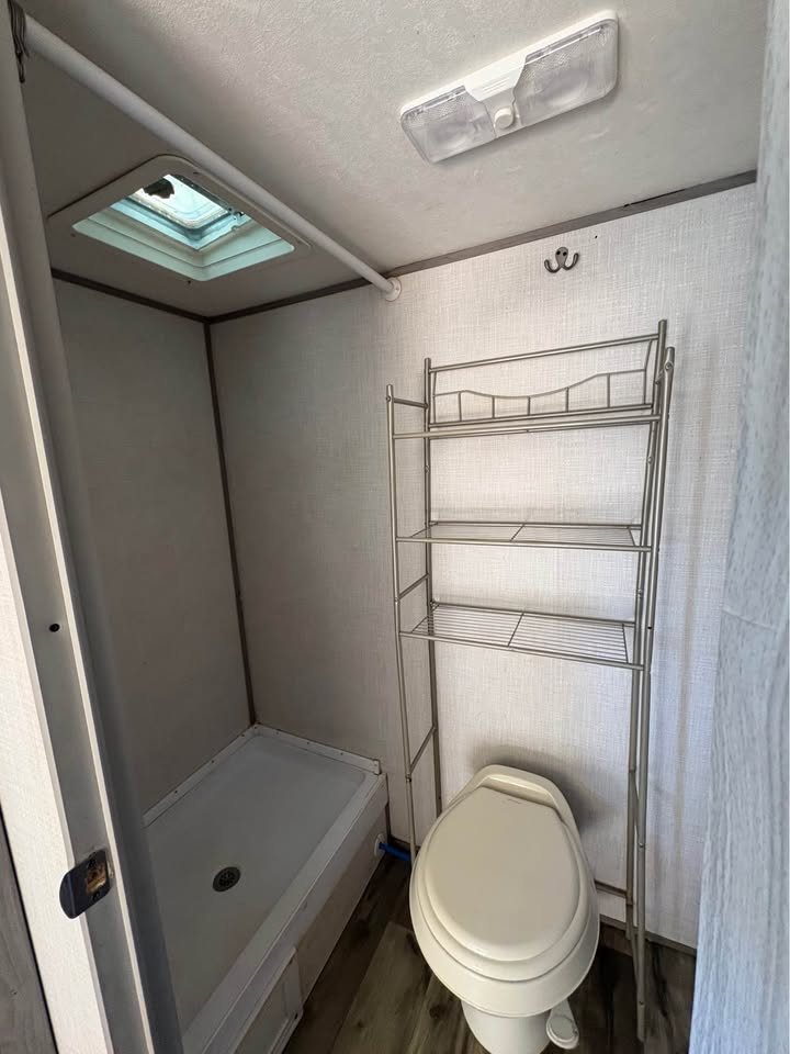 Tulsa area Used 2022 Dutchmen RV Coleman Light 17B for sale - gallery image 12 located in Glenpool Camper Sales Tulsa area