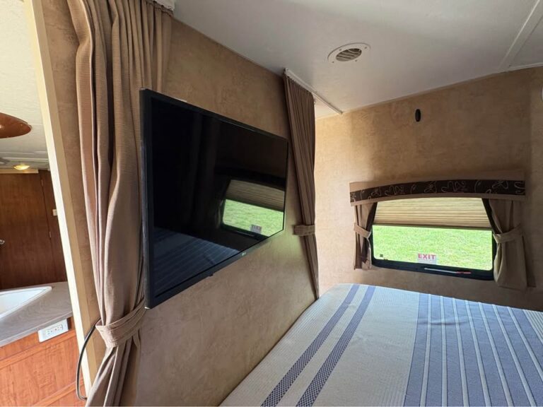 Used 2012 Jayco White Hawk 26 DSRB  near Tulsa for sale - gallery image 15 offered by Glenpool Camper Sales Oklahoma dealership