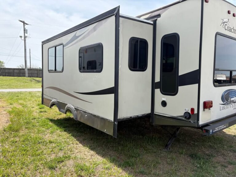 Used 2014 Coachmen RV Freedom Express 281 RLDS in stock - gallery image 3 located in Glenpool Camper Sales Oklahoma dealership