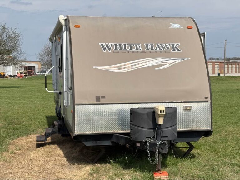 excellent Used 2012 Jayco White Hawk 26 DSRB  on sale - gallery image 4 available at Glenpool Camper Sales Oklahoma dealership