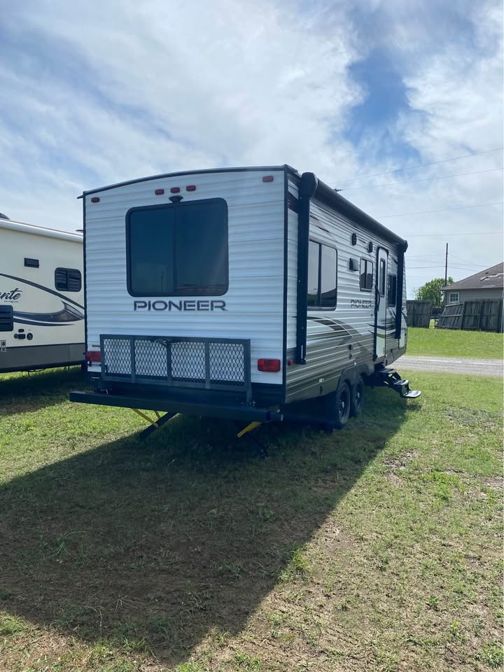 excellent Used 2017 Heartland RV Pioneer RD210 on sale - gallery image 4 available at Glenpool Camper Sales Glenpool OK
