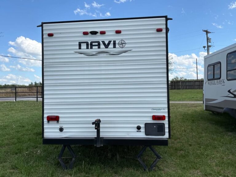 excellent Used 2019 Prime Time RV Navi 17BHS on sale - gallery image 4 available at Glenpool Camper Sales Glenpool OK