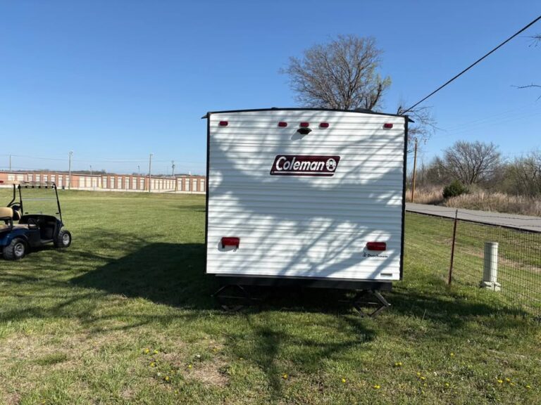 excellent Used 2022 Dutchmen RV Coleman Light 17B on sale - gallery image 4 available at Glenpool Camper Sales Tulsa area