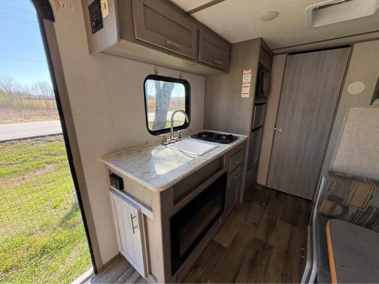 pristine Used 2022 Dutchmen RV Coleman Light 17B ready for delivery - gallery image 6 from Glenpool Camper Sales Tulsa area