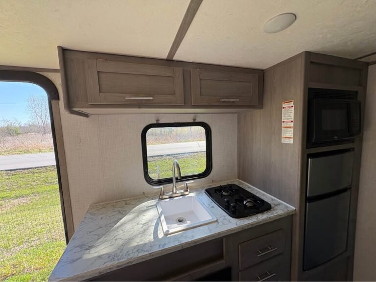 Used 2022 Dutchmen RV Coleman Light 17B dealer inventory - gallery image 7 stocked at Glenpool Camper Sales Tulsa area