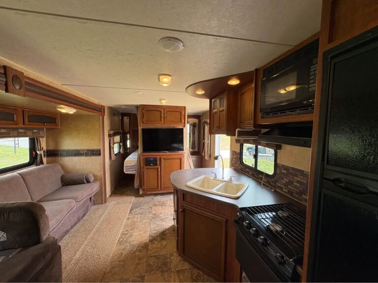 well-maintained Used 2012 Jayco White Hawk 26 DSRB  priced to sell - gallery image 8 offered by Glenpool Camper Sales Oklahoma dealership