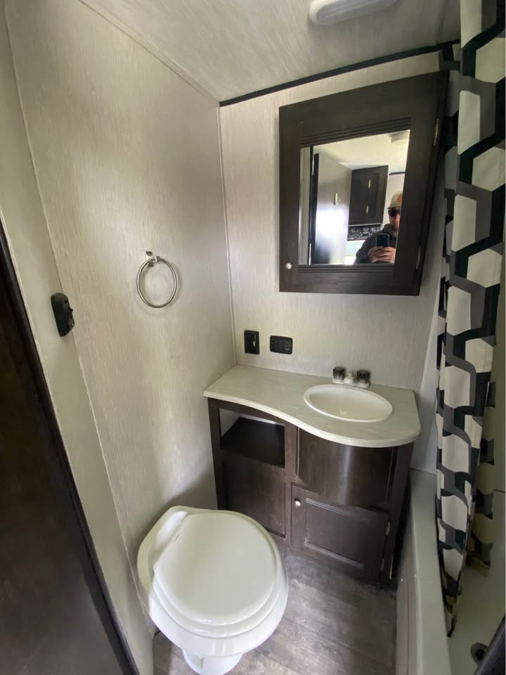 well-maintained Used 2017 Heartland RV Pioneer RD210 priced to sell - gallery image 8 offered by Glenpool Camper Sales Glenpool OK