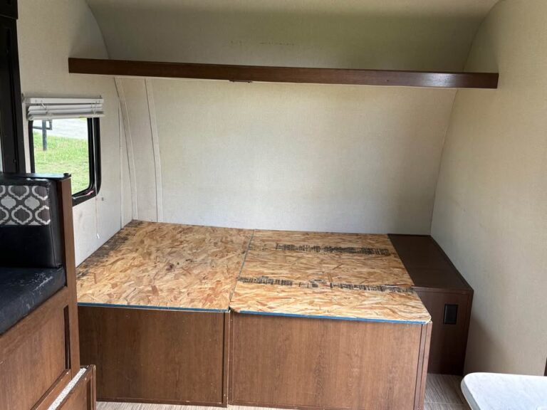well-maintained Used 2019 Prime Time RV Navi 17BHS priced to sell - gallery image 8 offered by Glenpool Camper Sales Glenpool OK