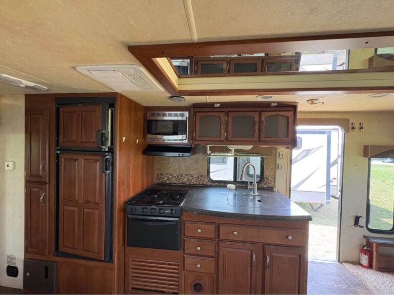 Used 2014 Coachmen RV Freedom Express 281 RLDS dealership special - gallery image 9 featured at Glenpool Camper Sales Oklahoma dealership