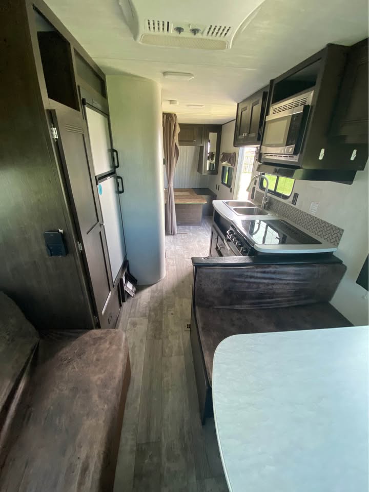 Used 2017 Heartland RV Pioneer RD210 dealership special - gallery image 9 featured at Glenpool Camper Sales Glenpool OK