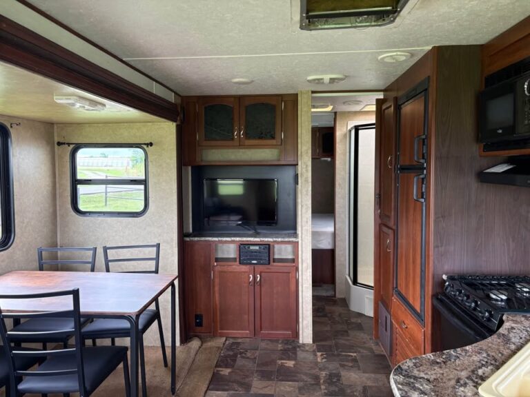 Used 2014 Prime Time RV Avenger 27RLS dealership special - gallery image 9 featured at Glenpool Camper Sales Glenpool OK