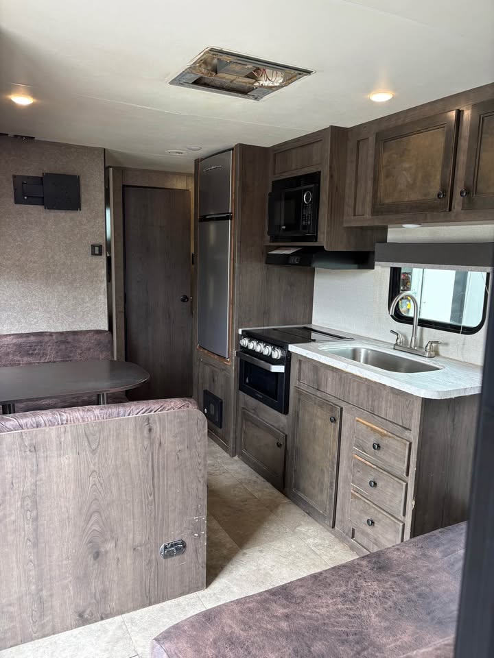 Used 2021 Starcraft RV Autumn Ridge 26BH dealership special - gallery image 9 featured at Glenpool Camper Sales Oklahoma RV dealer