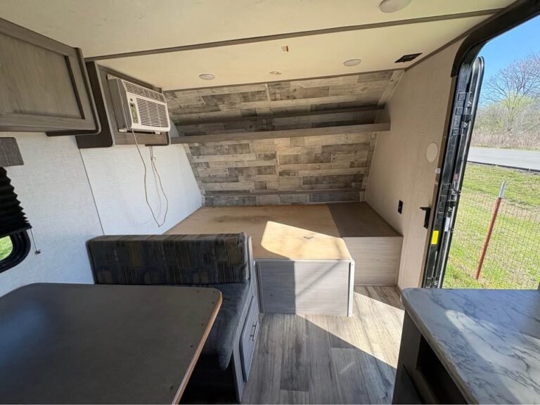 Used 2022 Dutchmen RV Coleman Light 17B dealership special - gallery image 9 featured at Glenpool Camper Sales Tulsa area