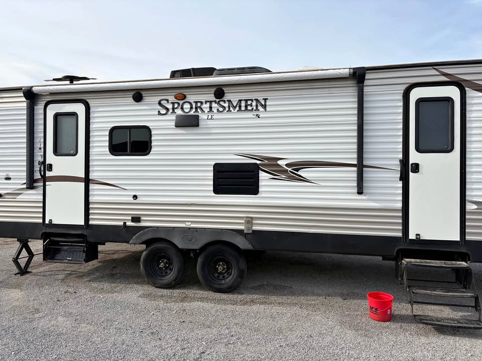 comfortable Used 2017 KZ RV Sportman 281 main photo at Glenpool Camper Sales Tulsa area