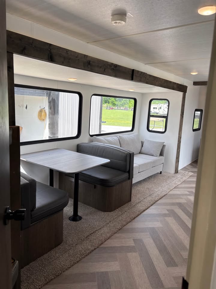 Used 2021 Forest River Wildwood 26DBUD Glenpool inventory - gallery image 13 featured at Glenpool Camper Sales near Tulsa