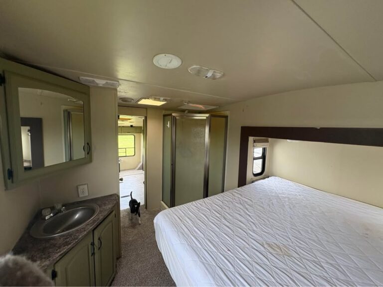Used 2009 Keystone Cougar 291RLS Oklahoma dealer special - gallery image 11 available in Glenpool Camper Sales near Tulsa