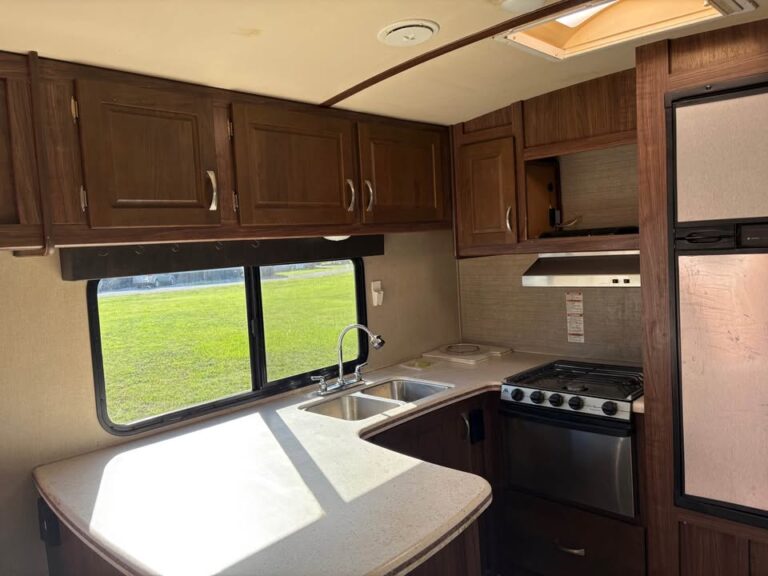 Used 2016 Dutchmen RV Aerolite 294RKSS Oklahoma dealer special - gallery image 11 available in Glenpool Camper Sales Tulsa Oklahoma
