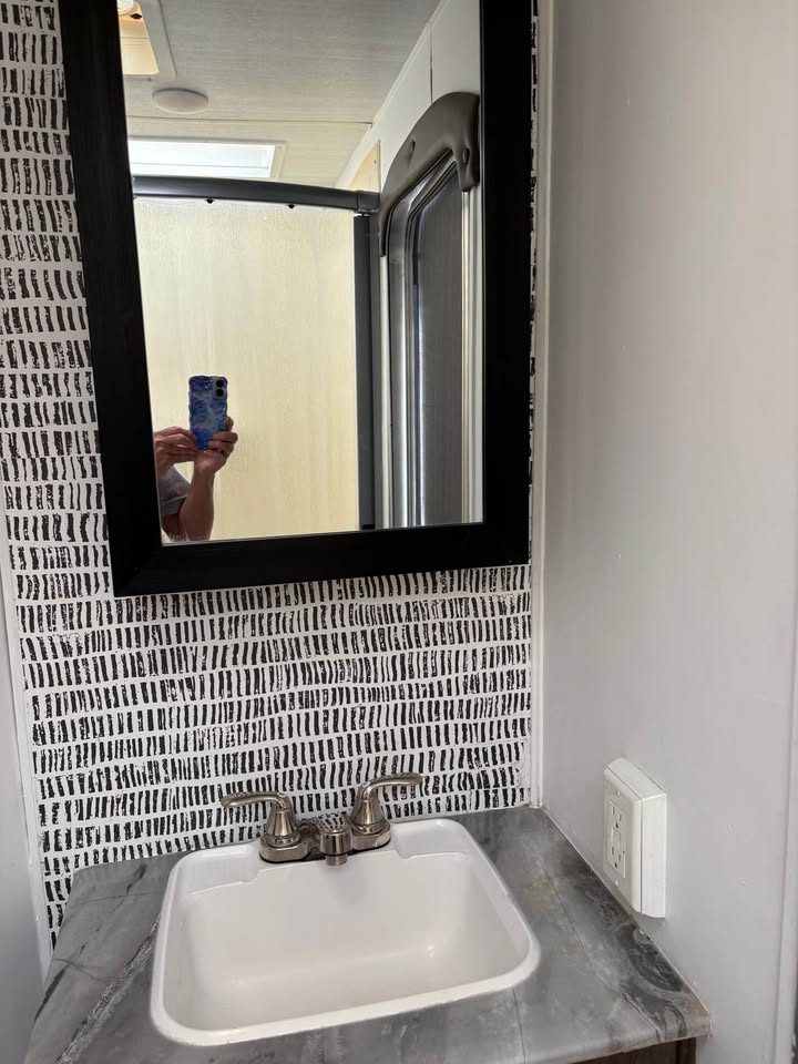 affordable Used 2021 Forest River Wildwood 26DBUD move-in ready - gallery image 10 showcased at Glenpool Camper Sales near Tulsa