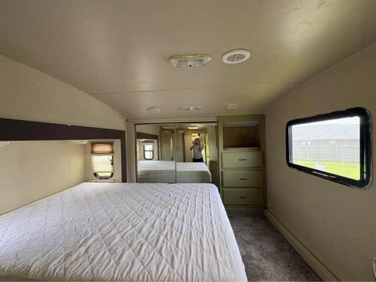 Tulsa area Used 2009 Keystone Cougar 291RLS for sale - gallery image 12 located in Glenpool Camper Sales near Tulsa