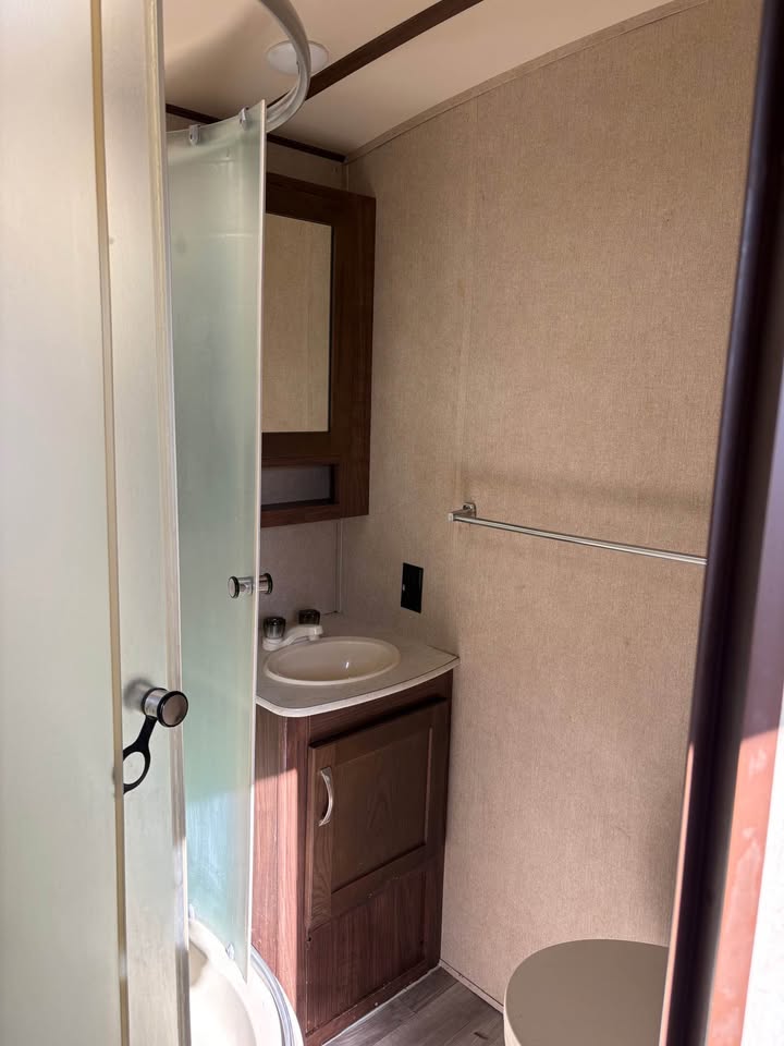Tulsa area Used 2016 Dutchmen RV Aerolite 294RKSS for sale - gallery image 12 located in Glenpool Camper Sales Tulsa Oklahoma