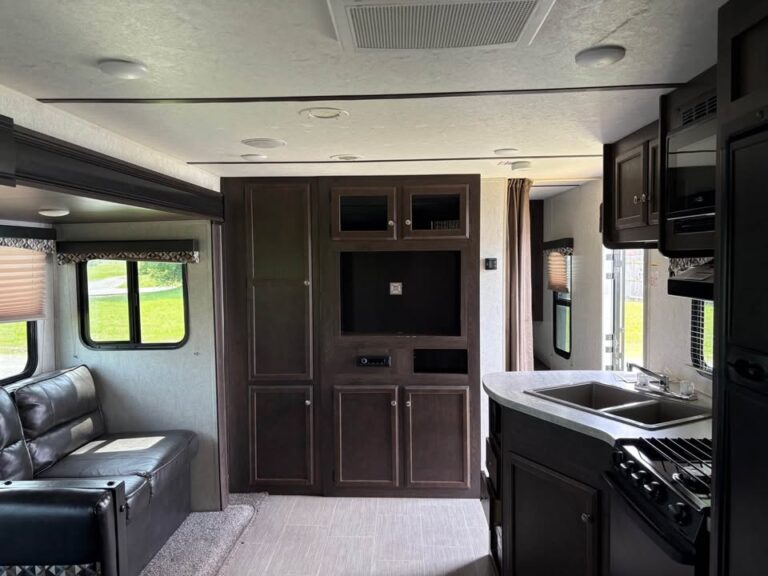 Used 2017 Starcraft RV Launch 27BHU Glenpool inventory - gallery image 13 featured at Glenpool Camper Sales Glenpool OK