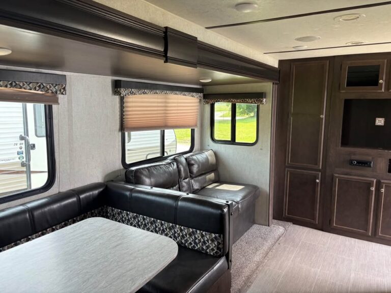 Oklahoma Used 2017 Starcraft RV Launch 27BHU dealership quality - gallery image 14 showcased in Glenpool Camper Sales Glenpool OK