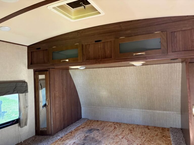Oklahoma Used 2016 Dutchmen RV Aerolite 294RKSS dealership quality - gallery image 14 showcased in Glenpool Camper Sales Tulsa Oklahoma