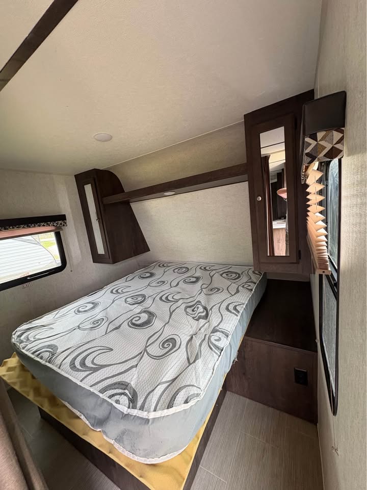 Used 2017 Starcraft RV Launch 27BHU for sale - gallery image 16 at Glenpool Camper Sales Glenpool OK