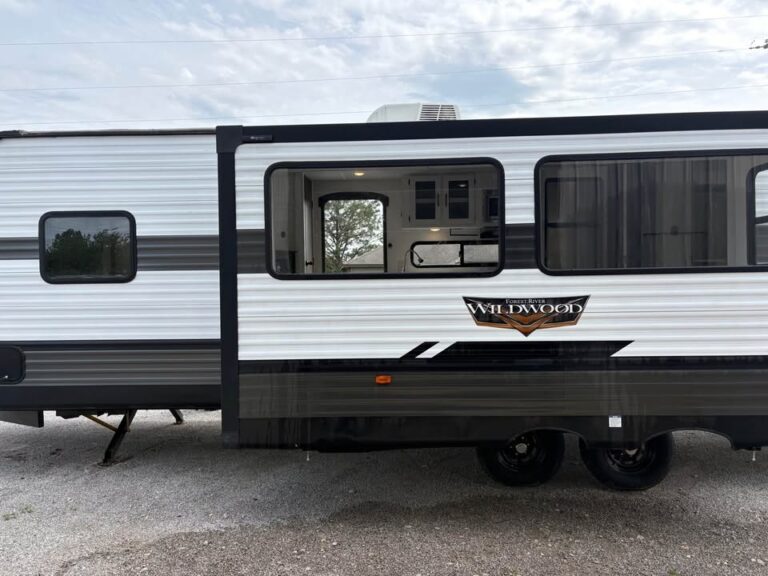 quality Used 2021 Forest River Wildwood 26DBUD available now - gallery image 2 in Glenpool Camper Sales near Tulsa