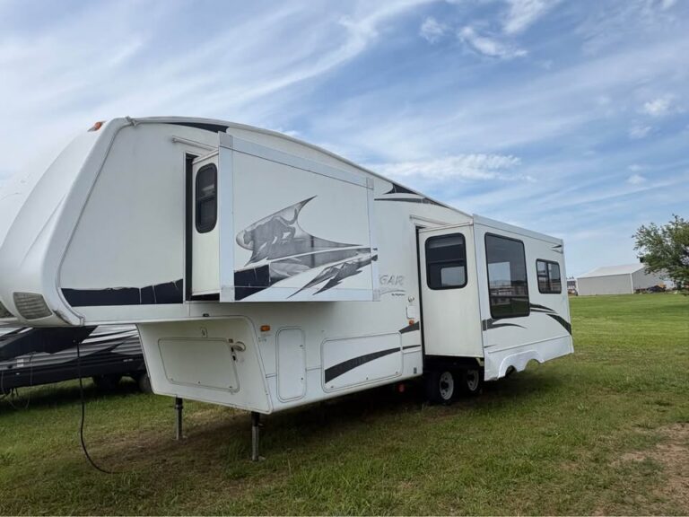 Used 2009 Keystone Cougar 291RLS for sale - adventure-ready RV at Glenpool Camper Sales near Tulsa