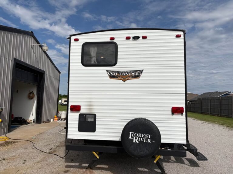Used 2021 Forest River Wildwood 26DBUD in stock - gallery image 3 located in Glenpool Camper Sales near Tulsa