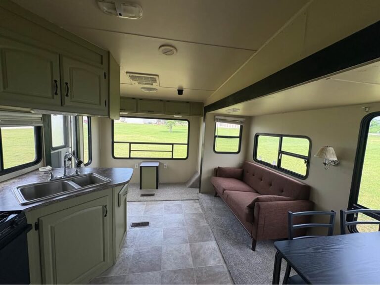 Used 2009 Keystone Cougar 291RLS for sale by dealer - gallery image 5 sold by Glenpool Camper Sales near Tulsa