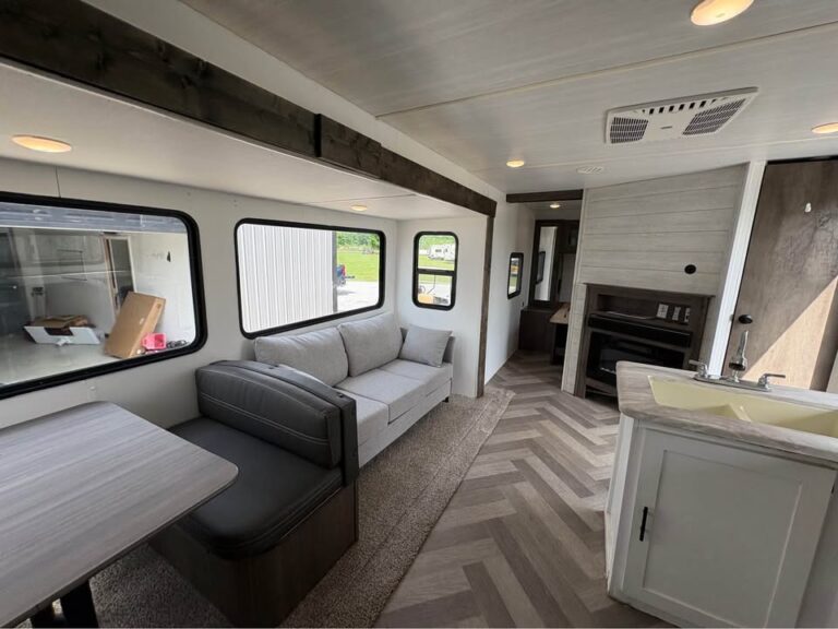 Oklahoma Used 2021 Forest River Wildwood 26DBUD dealership quality - gallery image 14 showcased in Glenpool Camper Sales near Tulsa