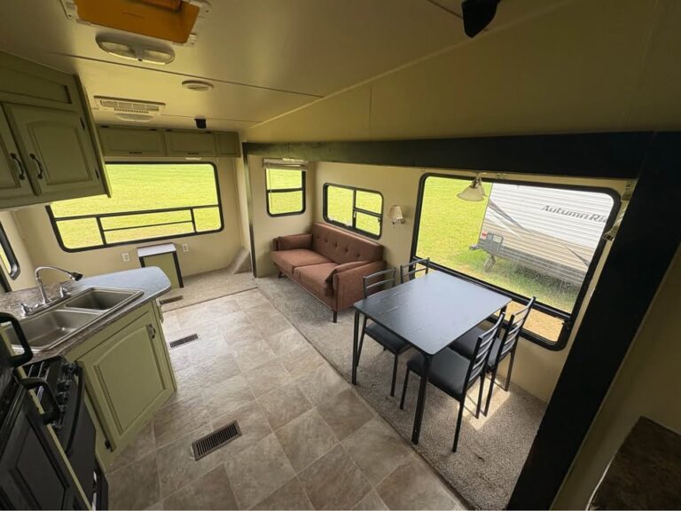 pristine Used 2009 Keystone Cougar 291RLS ready for delivery - gallery image 6 from Glenpool Camper Sales near Tulsa