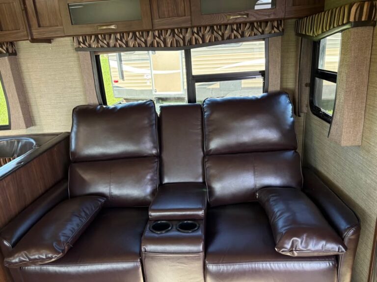 pristine Used 2016 Dutchmen RV Aerolite 294RKSS ready for delivery - gallery image 6 from Glenpool Camper Sales Tulsa Oklahoma