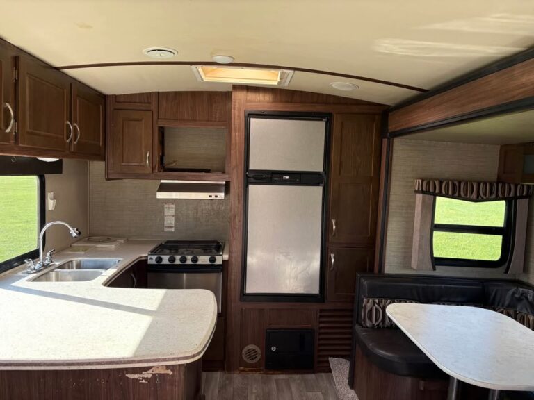 well-maintained Used 2016 Dutchmen RV Aerolite 294RKSS priced to sell - gallery image 8 offered by Glenpool Camper Sales Tulsa Oklahoma