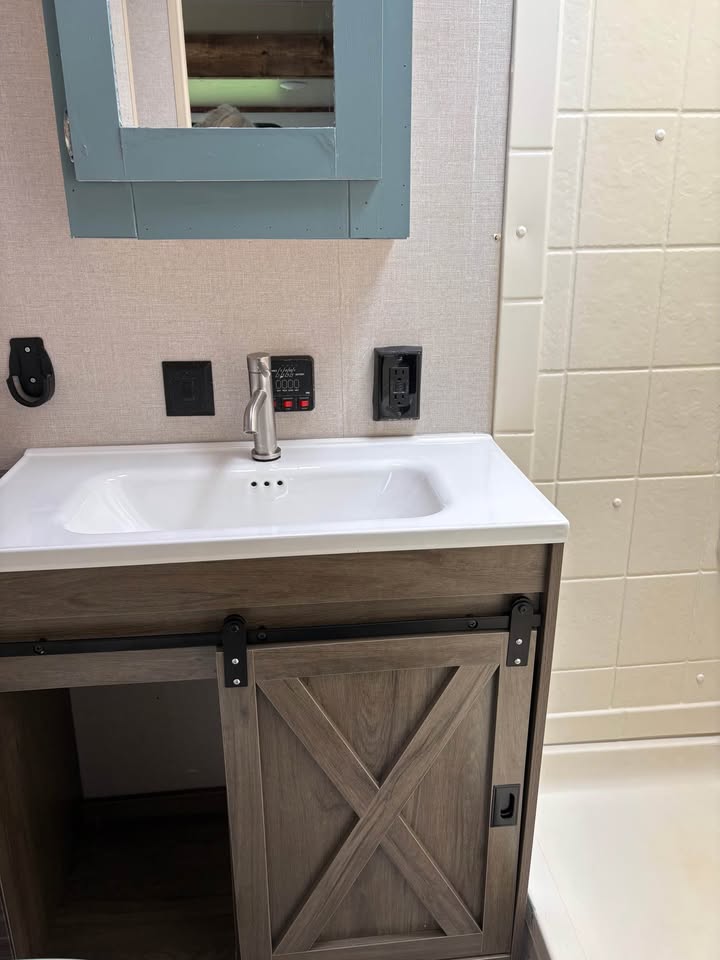Used 2018 KZ RV Sportman 323 BHK Glenpool inventory - gallery image 13 featured at Glenpool Camper Sales Tulsa Oklahoma